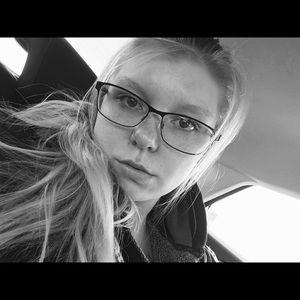 Meet your Posher, Halie